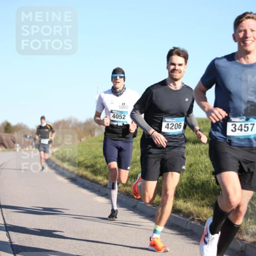 06.04.2025 - 44. Internationalen Wilhelmsburger Insellauf Jannik Wohlers http://msf.ph/oto/7599654 06.04.2025 09:18:27 Laufen 4052, 4206, 3457, 45 meine-sportfotos.de