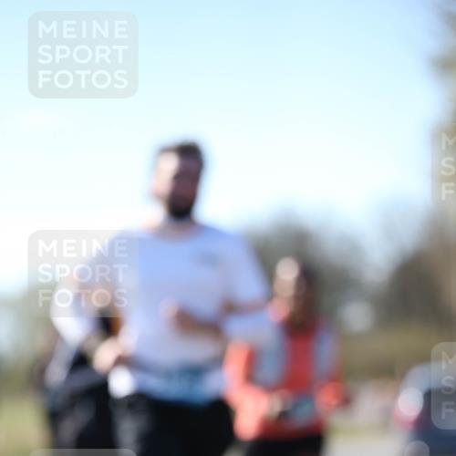 06.04.2025 - 44. Internationalen Wilhelmsburger Insellauf Jannik Wohlers http://msf.ph/oto/7600339 06.04.2025 10:41:53 Laufen  meine-sportfotos.de
