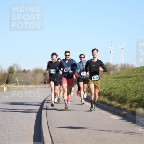 06.04.2025 - 44. Internationalen Wilhelmsburger Insellauf Jannik Wohlers http://msf.ph/oto/7600430 06.04.2025 09:19:02 Laufen 4285, 451, 3566, 4439 meine-sportfotos.de