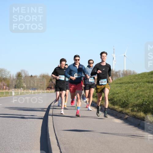 06.04.2025 - 44. Internationalen Wilhelmsburger Insellauf Jannik Wohlers http://msf.ph/oto/7600447 06.04.2025 09:19:02 Laufen 4511, 524, 4285, 3566, 4439 meine-sportfotos.de