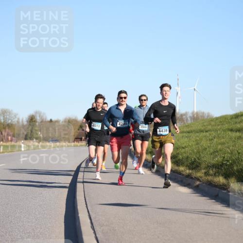06.04.2025 - 44. Internationalen Wilhelmsburger Insellauf Jannik Wohlers http://msf.ph/oto/7600452 06.04.2025 09:19:02 Laufen 4285, 4511, 3566, 4439 meine-sportfotos.de