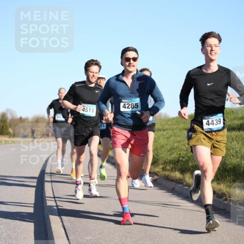 06.04.2025 - 44. Internationalen Wilhelmsburger Insellauf Jannik Wohlers http://msf.ph/oto/7600519 06.04.2025 09:19:04 Laufen 305, 4511, 61, 4285, 4439 meine-sportfotos.de