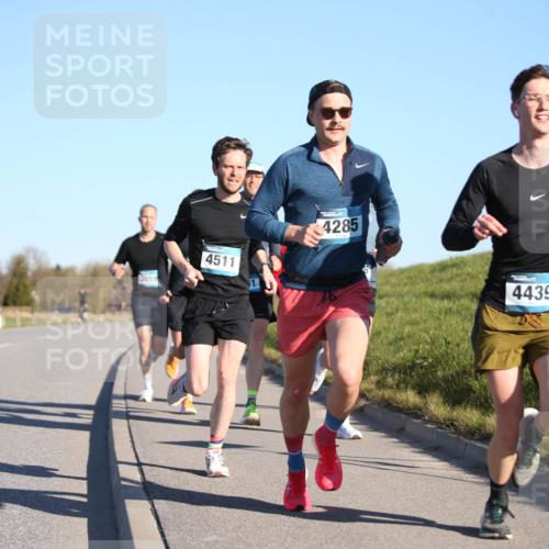 06.04.2025 - 44. Internationalen Wilhelmsburger Insellauf Jannik Wohlers http://msf.ph/oto/7600531 06.04.2025 09:19:04 Laufen 3059, 4511, 4285, 4439 meine-sportfotos.de