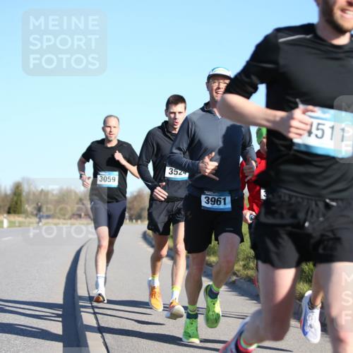 06.04.2025 - 44. Internationalen Wilhelmsburger Insellauf Jannik Wohlers http://msf.ph/oto/7600594 06.04.2025 09:19:05 Laufen 3059, 352, 3961, 4511, 3566 meine-sportfotos.de