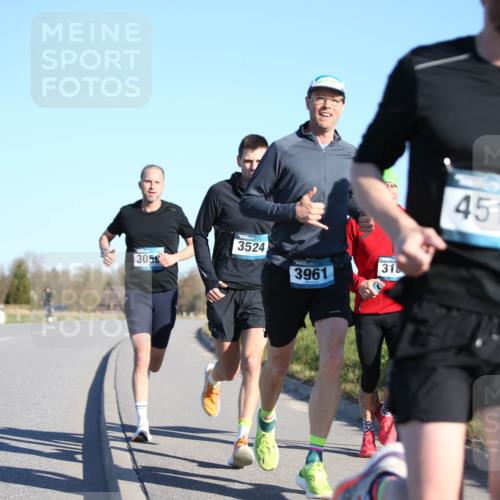 06.04.2025 - 44. Internationalen Wilhelmsburger Insellauf Jannik Wohlers http://msf.ph/oto/7600603 06.04.2025 09:19:05 Laufen 305, 3524, 3961, 31, 4511, 66 meine-sportfotos.de