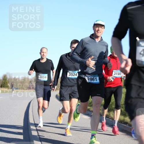 06.04.2025 - 44. Internationalen Wilhelmsburger Insellauf Jannik Wohlers http://msf.ph/oto/7600610 06.04.2025 09:19:06 Laufen 3059, 3524, 3961, 3189, 4511 meine-sportfotos.de