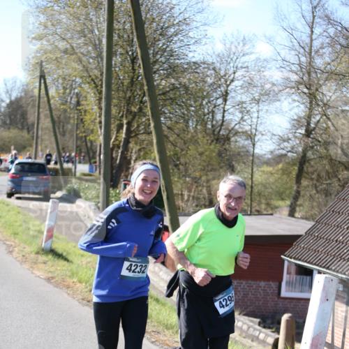 06.04.2025 - 44. Internationalen Wilhelmsburger Insellauf Jannik Wohlers http://msf.ph/oto/7600632 06.04.2025 10:42:53 Laufen 4232, 4295 meine-sportfotos.de