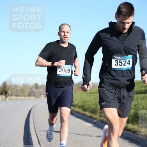 06.04.2025 - 44. Internationalen Wilhelmsburger Insellauf Jannik Wohlers http://msf.ph/oto/7600674 06.04.2025 09:19:06 Laufen 3059, 3524 meine-sportfotos.de