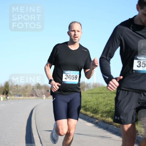 06.04.2025 - 44. Internationalen Wilhelmsburger Insellauf Jannik Wohlers http://msf.ph/oto/7600686 06.04.2025 09:19:07 Laufen 3059, 3524 meine-sportfotos.de