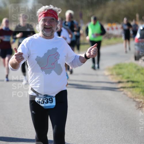 06.04.2025 - 44. Internationalen Wilhelmsburger Insellauf Jannik Wohlers http://msf.ph/oto/7600700 06.04.2025 10:43:02 Laufen 4539 meine-sportfotos.de