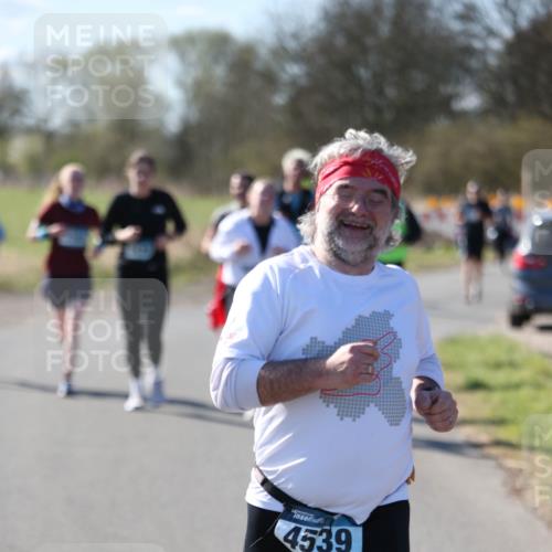 06.04.2025 - 44. Internationalen Wilhelmsburger Insellauf Jannik Wohlers http://msf.ph/oto/7600703 06.04.2025 10:43:03 Laufen 4539 meine-sportfotos.de