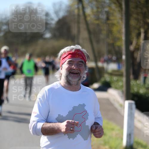 06.04.2025 - 44. Internationalen Wilhelmsburger Insellauf Jannik Wohlers http://msf.ph/oto/7600727 06.04.2025 10:43:04 Laufen 14, 4539 meine-sportfotos.de