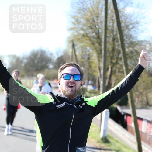 06.04.2025 - 44. Internationalen Wilhelmsburger Insellauf Jannik Wohlers http://msf.ph/oto/7600789 06.04.2025 10:43:06 Laufen 427 meine-sportfotos.de