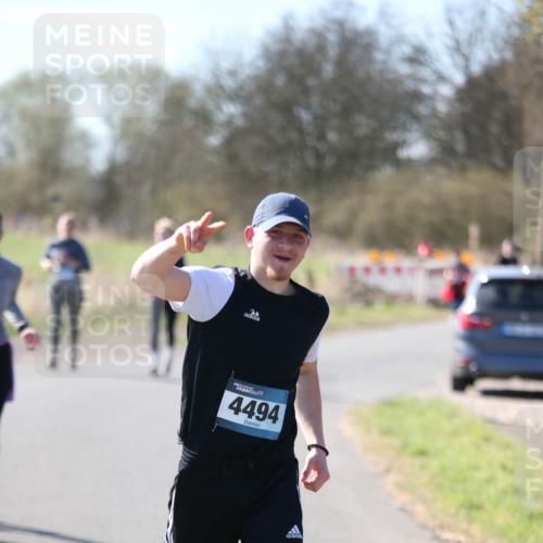 06.04.2025 - 44. Internationalen Wilhelmsburger Insellauf Jannik Wohlers http://msf.ph/oto/7600919 06.04.2025 10:43:20 Laufen 4494 meine-sportfotos.de