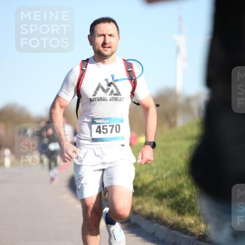 06.04.2025 - 44. Internationalen Wilhelmsburger Insellauf Jannik Wohlers http://msf.ph/oto/7600968 06.04.2025 09:19:28 Laufen 4570 meine-sportfotos.de