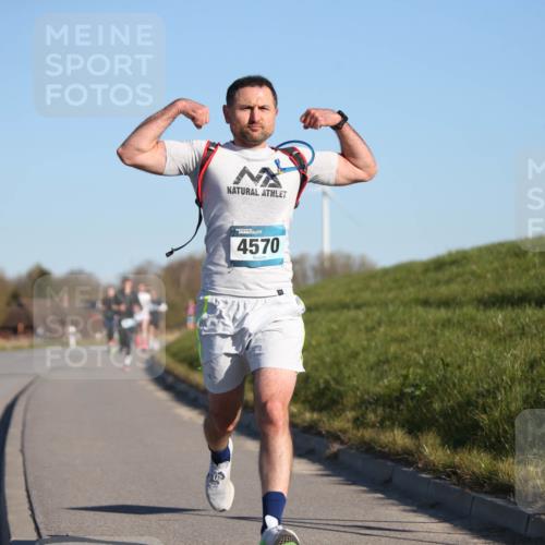 06.04.2025 - 44. Internationalen Wilhelmsburger Insellauf Jannik Wohlers http://msf.ph/oto/7601018 06.04.2025 09:19:29 Laufen 4570 meine-sportfotos.de