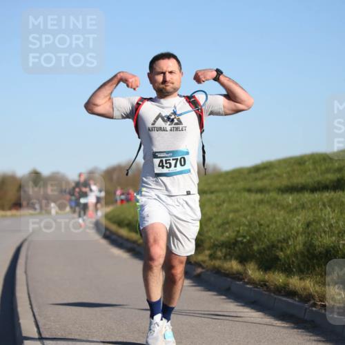06.04.2025 - 44. Internationalen Wilhelmsburger Insellauf Jannik Wohlers http://msf.ph/oto/7601042 06.04.2025 09:19:29 Laufen 4570 meine-sportfotos.de