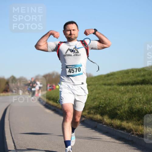 06.04.2025 - 44. Internationalen Wilhelmsburger Insellauf Jannik Wohlers http://msf.ph/oto/7601050 06.04.2025 09:19:29 Laufen 4570 meine-sportfotos.de