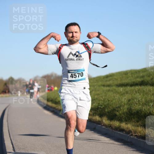 06.04.2025 - 44. Internationalen Wilhelmsburger Insellauf Jannik Wohlers http://msf.ph/oto/7601056 06.04.2025 09:19:29 Laufen 4570 meine-sportfotos.de