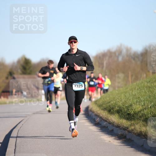 06.04.2025 - 44. Internationalen Wilhelmsburger Insellauf Jannik Wohlers http://msf.ph/oto/7601093 06.04.2025 09:19:34 Laufen 4325 meine-sportfotos.de