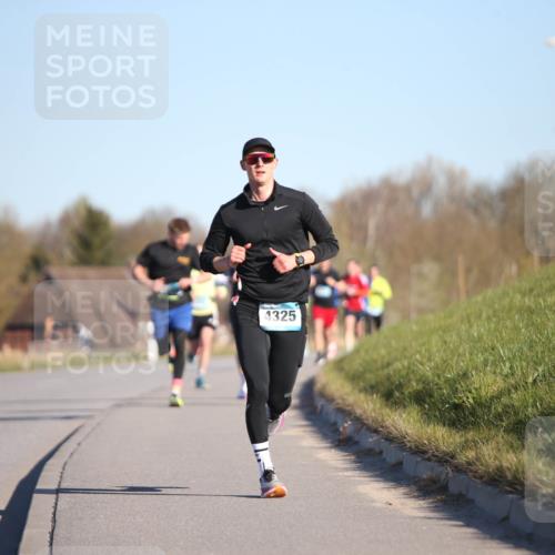 06.04.2025 - 44. Internationalen Wilhelmsburger Insellauf Jannik Wohlers http://msf.ph/oto/7601101 06.04.2025 09:19:34 Laufen 4325 meine-sportfotos.de