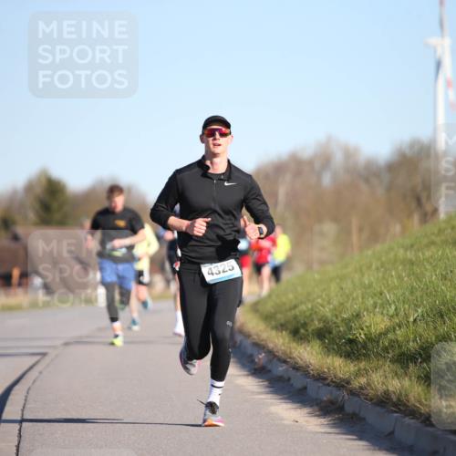 06.04.2025 - 44. Internationalen Wilhelmsburger Insellauf Jannik Wohlers http://msf.ph/oto/7601109 06.04.2025 09:19:34 Laufen 4325 meine-sportfotos.de