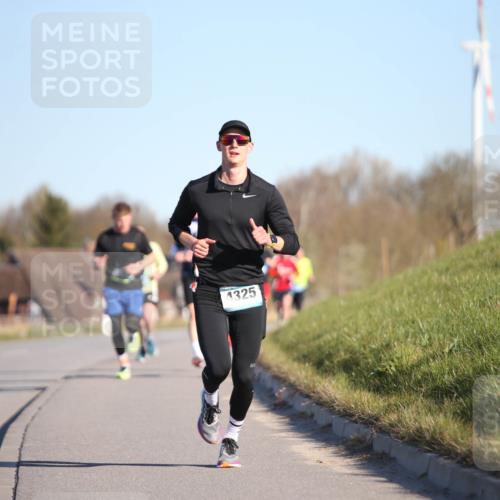 06.04.2025 - 44. Internationalen Wilhelmsburger Insellauf Jannik Wohlers http://msf.ph/oto/7601116 06.04.2025 09:19:35 Laufen 4325 meine-sportfotos.de