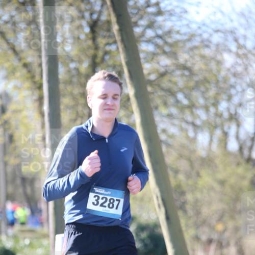 06.04.2025 - 44. Internationalen Wilhelmsburger Insellauf Jannik Wohlers http://msf.ph/oto/7601339 06.04.2025 10:44:23 Laufen 3287 meine-sportfotos.de