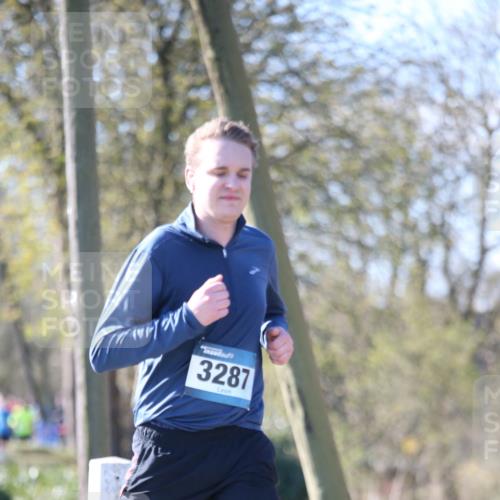 06.04.2025 - 44. Internationalen Wilhelmsburger Insellauf Jannik Wohlers http://msf.ph/oto/7601342 06.04.2025 10:44:23 Laufen 3287 meine-sportfotos.de