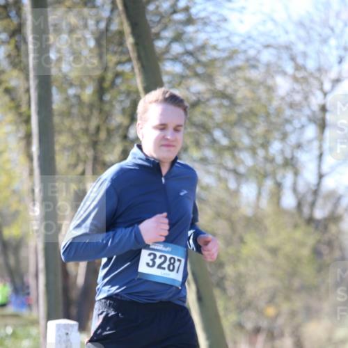 06.04.2025 - 44. Internationalen Wilhelmsburger Insellauf Jannik Wohlers http://msf.ph/oto/7601345 06.04.2025 10:44:23 Laufen 3287 meine-sportfotos.de
