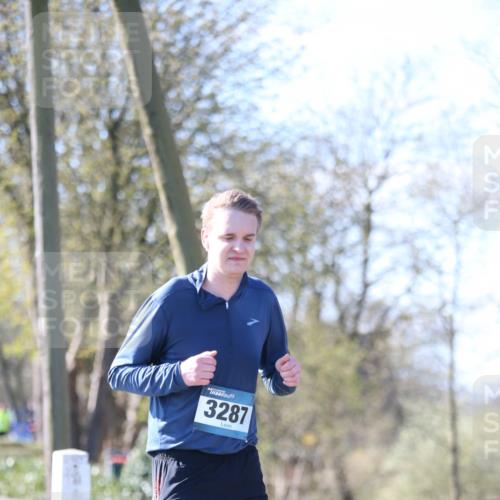 06.04.2025 - 44. Internationalen Wilhelmsburger Insellauf Jannik Wohlers http://msf.ph/oto/7601352 06.04.2025 10:44:23 Laufen 3287 meine-sportfotos.de