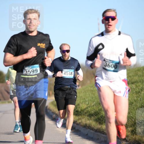 06.04.2025 - 44. Internationalen Wilhelmsburger Insellauf Jannik Wohlers http://msf.ph/oto/7601417 06.04.2025 09:19:42 Laufen 3599, 4548, 3600 meine-sportfotos.de