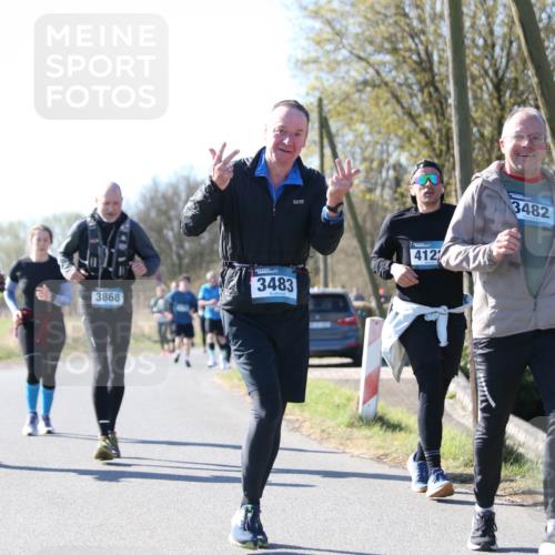 06.04.2025 - 44. Internationalen Wilhelmsburger Insellauf Jannik Wohlers http://msf.ph/oto/7601426 06.04.2025 10:44:46 Laufen 5106, 3868, 3483, 412, 3482 meine-sportfotos.de
