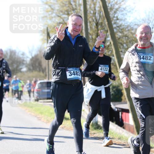 06.04.2025 - 44. Internationalen Wilhelmsburger Insellauf Jannik Wohlers http://msf.ph/oto/7601443 06.04.2025 10:44:47 Laufen 3868, 3483, 4122, 3482 meine-sportfotos.de