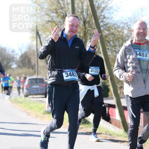 06.04.2025 - 44. Internationalen Wilhelmsburger Insellauf Jannik Wohlers http://msf.ph/oto/7601447 06.04.2025 10:44:47 Laufen 3868, 3483, 4122, 3482 meine-sportfotos.de