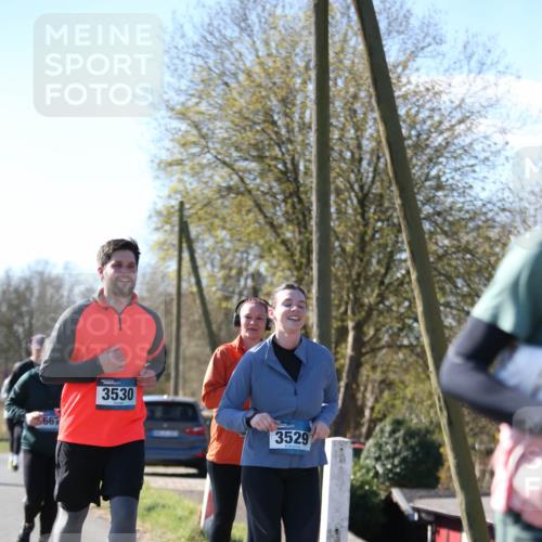 06.04.2025 - 44. Internationalen Wilhelmsburger Insellauf Jannik Wohlers http://msf.ph/oto/7601570 06.04.2025 10:45:02 Laufen 667, 3530, 3529 meine-sportfotos.de