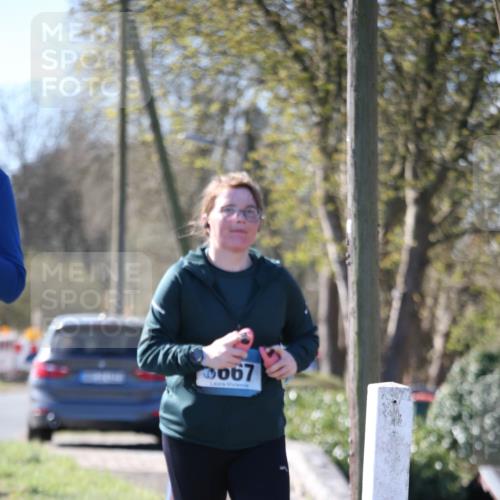 06.04.2025 - 44. Internationalen Wilhelmsburger Insellauf Jannik Wohlers http://msf.ph/oto/7601582 06.04.2025 10:45:04 Laufen 067 meine-sportfotos.de