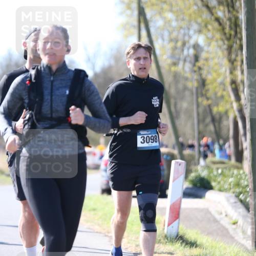 06.04.2025 - 44. Internationalen Wilhelmsburger Insellauf Jannik Wohlers http://msf.ph/oto/7601607 06.04.2025 10:45:09 Laufen 4513, 3098 meine-sportfotos.de