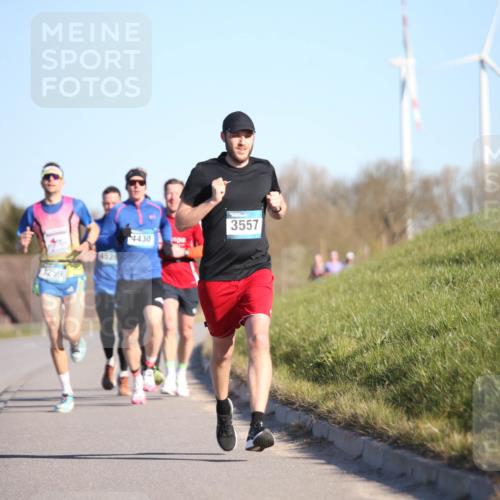 06.04.2025 - 44. Internationalen Wilhelmsburger Insellauf Jannik Wohlers http://msf.ph/oto/7601680 06.04.2025 09:19:47 Laufen 4430, 4524, 3259, 3557 meine-sportfotos.de