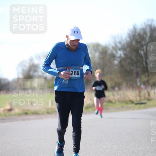 06.04.2025 - 44. Internationalen Wilhelmsburger Insellauf Jannik Wohlers http://msf.ph/oto/7601688 06.04.2025 10:45:16 Laufen 266 meine-sportfotos.de