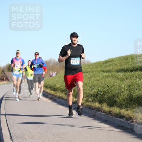 06.04.2025 - 44. Internationalen Wilhelmsburger Insellauf Jannik Wohlers http://msf.ph/oto/7601728 06.04.2025 09:19:49 Laufen 3557 meine-sportfotos.de
