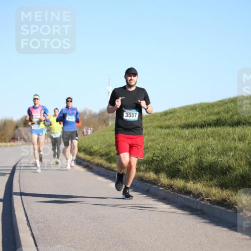 06.04.2025 - 44. Internationalen Wilhelmsburger Insellauf Jannik Wohlers http://msf.ph/oto/7601746 06.04.2025 09:19:49 Laufen 3259, 4430, 3557 meine-sportfotos.de