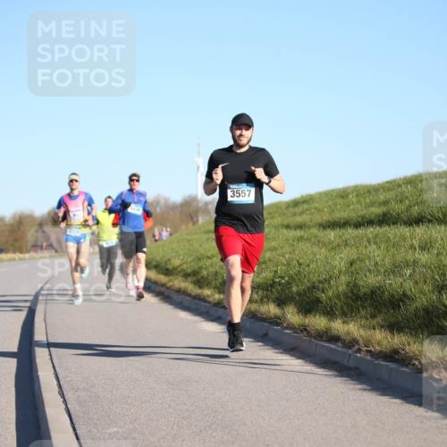 06.04.2025 - 44. Internationalen Wilhelmsburger Insellauf Jannik Wohlers http://msf.ph/oto/7601752 06.04.2025 09:19:49 Laufen 1259, 4430, 3557 meine-sportfotos.de