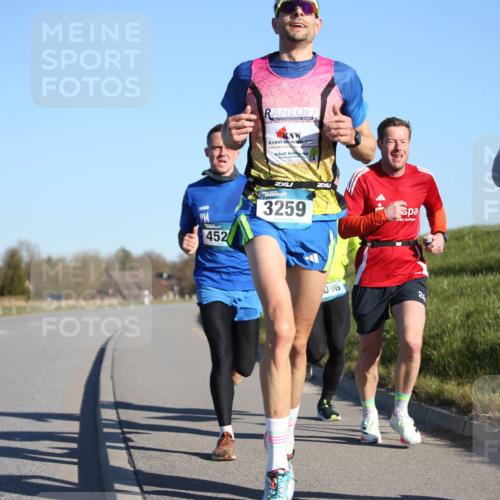 06.04.2025 - 44. Internationalen Wilhelmsburger Insellauf Jannik Wohlers http://msf.ph/oto/7601901 06.04.2025 09:19:53 Laufen 3259, 452, 096, 24, 4430 meine-sportfotos.de