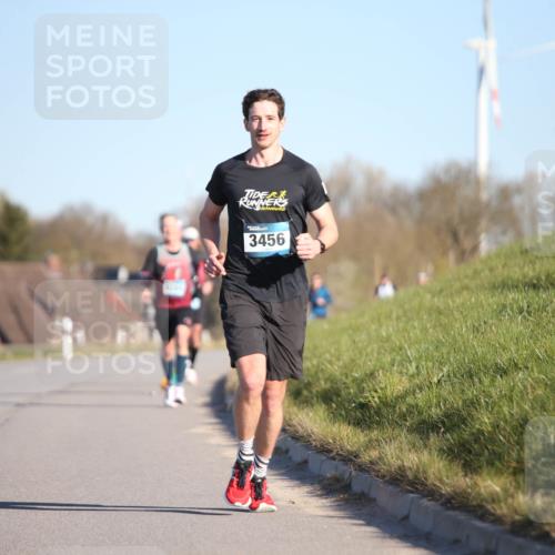 06.04.2025 - 44. Internationalen Wilhelmsburger Insellauf Jannik Wohlers http://msf.ph/oto/7601944 06.04.2025 09:20:04 Laufen 3456 meine-sportfotos.de
