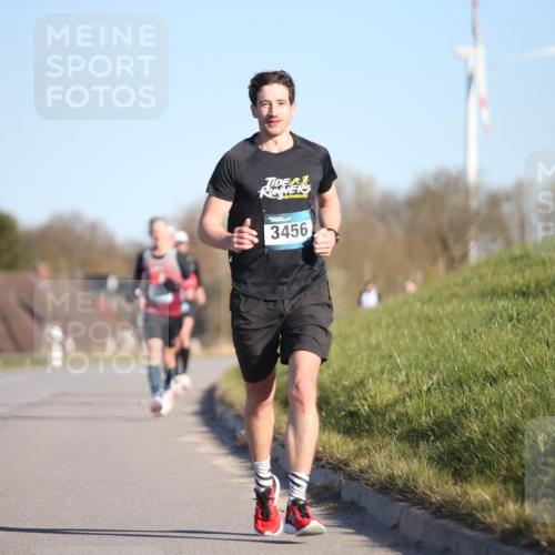 06.04.2025 - 44. Internationalen Wilhelmsburger Insellauf Jannik Wohlers http://msf.ph/oto/7601948 06.04.2025 09:20:04 Laufen 3456 meine-sportfotos.de