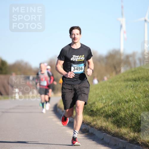 06.04.2025 - 44. Internationalen Wilhelmsburger Insellauf Jannik Wohlers http://msf.ph/oto/7601957 06.04.2025 09:20:04 Laufen 3456 meine-sportfotos.de