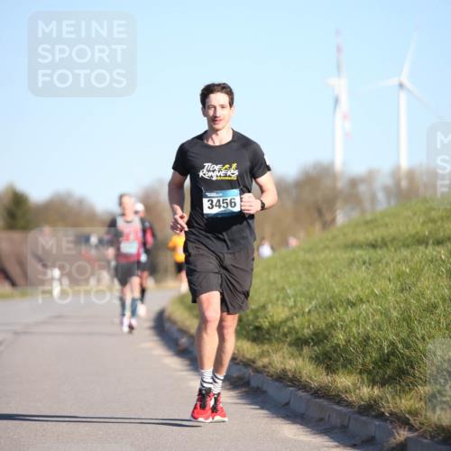 06.04.2025 - 44. Internationalen Wilhelmsburger Insellauf Jannik Wohlers http://msf.ph/oto/7601964 06.04.2025 09:20:04 Laufen 3456 meine-sportfotos.de