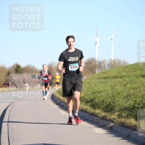 06.04.2025 - 44. Internationalen Wilhelmsburger Insellauf Jannik Wohlers http://msf.ph/oto/7601980 06.04.2025 09:20:05 Laufen 3456 meine-sportfotos.de