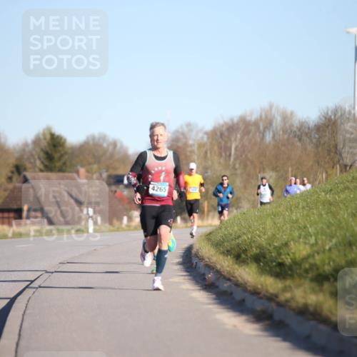 06.04.2025 - 44. Internationalen Wilhelmsburger Insellauf Jannik Wohlers http://msf.ph/oto/7602003 06.04.2025 09:20:07 Laufen 4265, 3643 meine-sportfotos.de